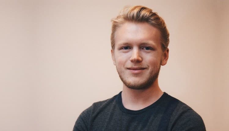 Nat Eliason bâtit une entreprise millionnaire avec pour seuls employés des agents d'IA autonomes
